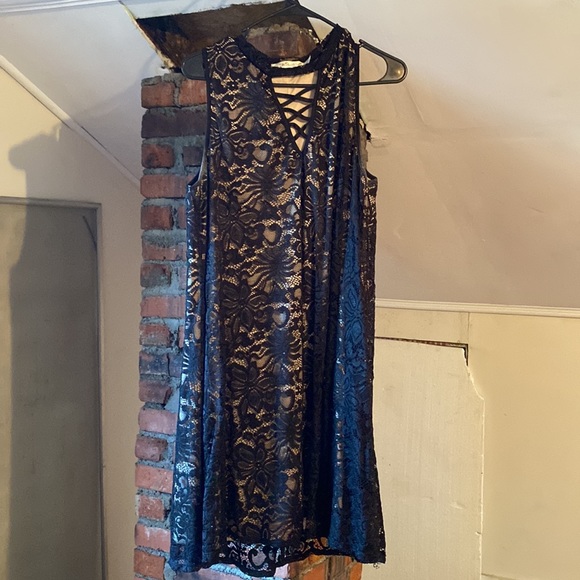 Liberty Love black lace dress - Picture 2 of 3